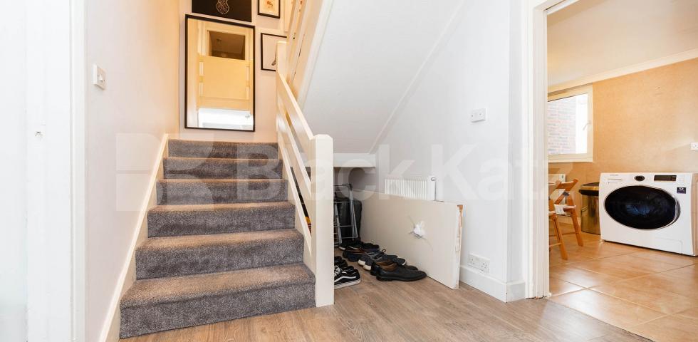 Recently decorated spacious 3 bed with a modern kitchen and bathroom Sanders Way, Archway / Crouch End